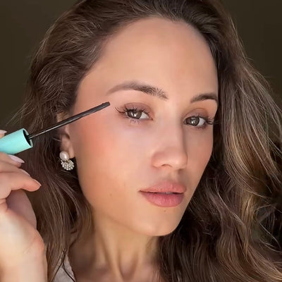 INTERVIEW: KATE HUTCHINS